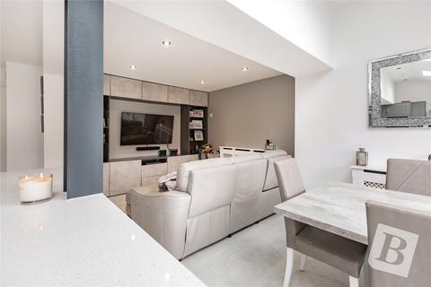 3 bedroom end of terrace house for sale, Hedingham Road, Hornchurch, RM11