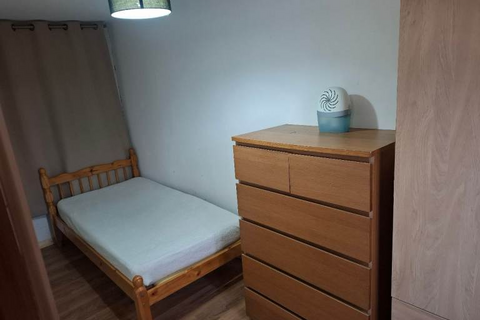 7 bedroom flat to rent, Allenby Road Southall, London, UB1