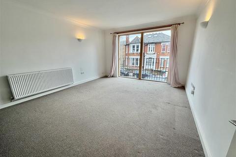 2 bedroom apartment to rent, Williams Grove, London N22