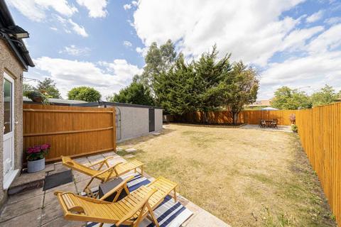 3 bedroom end of terrace house for sale, Evelyn Crescent, Sunbury-On-Thames TW16