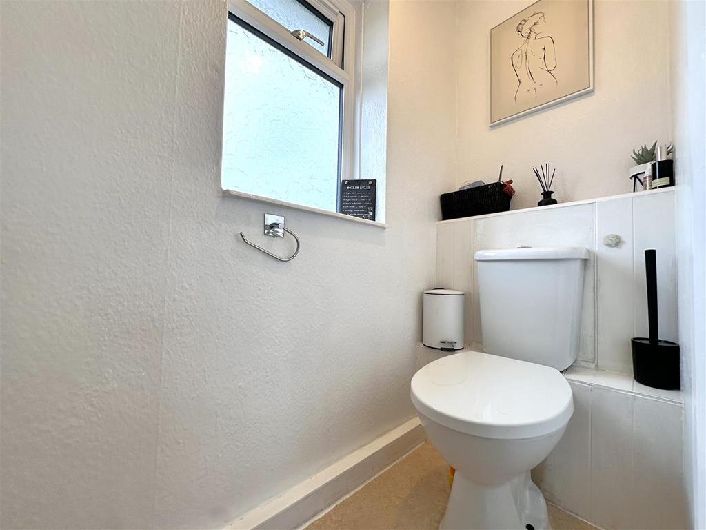 First Floor W.C 979