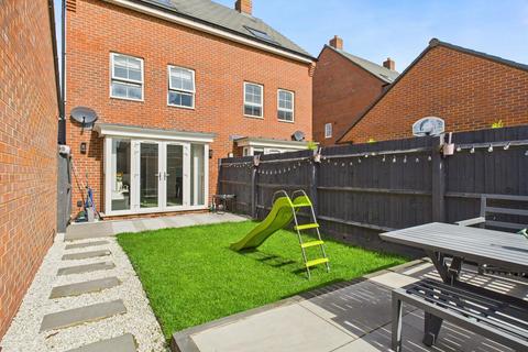 3 bedroom townhouse for sale, Armstrongs Fields, Aylesbury HP22