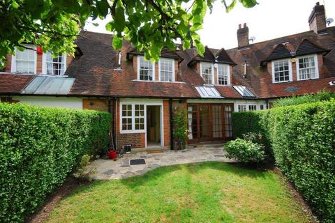 4 bedroom terraced house to rent, Corringway, Hampstead Garden Suburb, London