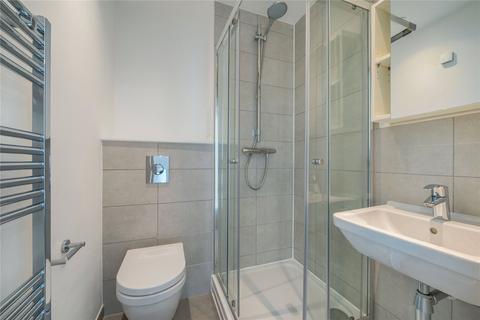 2 bedroom flat to rent, Silvertown Way, London