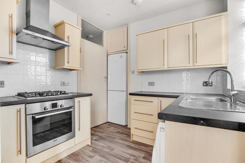 2 bedroom flat to rent, Grove Crescent, London KT1