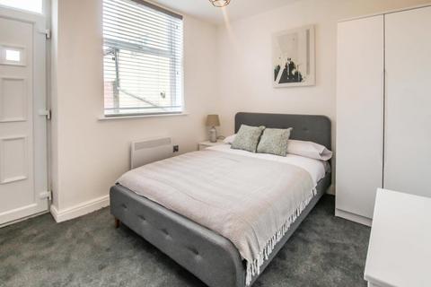 2 bedroom flat to rent, Francis Street, Chapeltown, Leeds