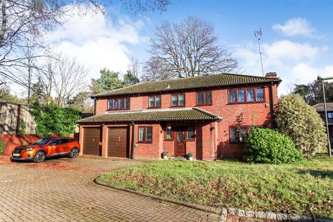 5 bedroom detached house for sale, Pans Gardens, Surrey GU15
