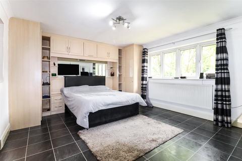 5 bedroom detached house for sale, Pans Gardens, Surrey GU15