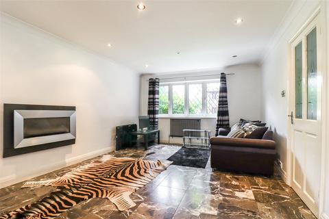 5 bedroom detached house for sale, Pans Gardens, Surrey GU15