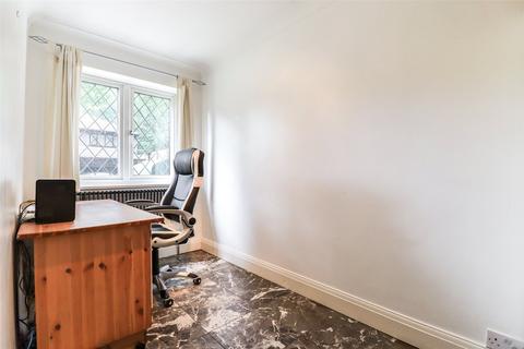 5 bedroom detached house for sale, Pans Gardens, Surrey GU15