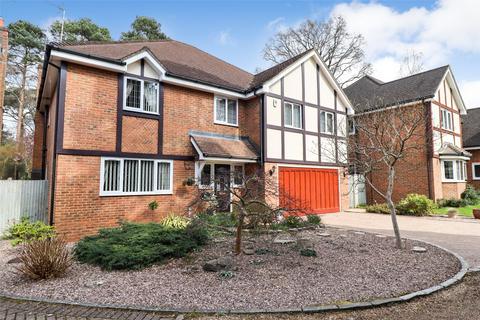 6 bedroom detached house for sale, Dundaff Close, Surrey GU15