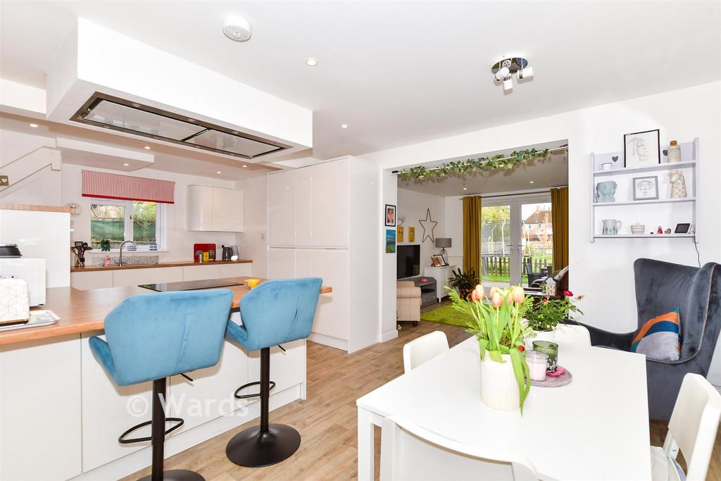 Kitchen/Dining Area