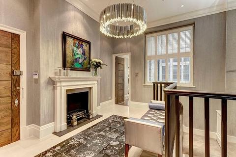 3 bedroom apartment to rent, Green Street, London