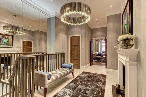 3 bedroom apartment to rent, Green Street, London