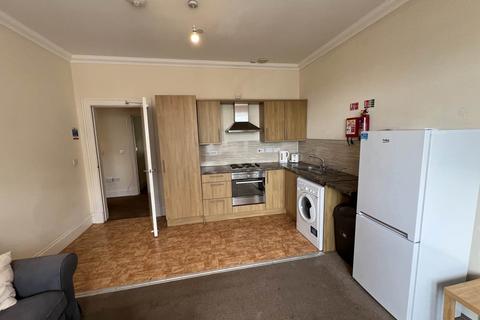3 bedroom flat to rent, 25E Perth Road, ,