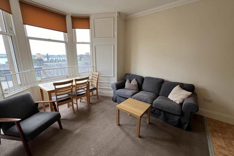 3 bedroom flat to rent, 25E Perth Road, ,