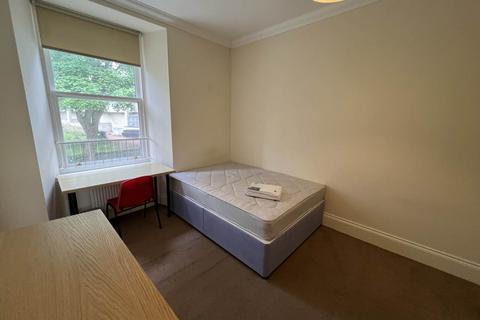 3 bedroom flat to rent, 25E Perth Road, ,