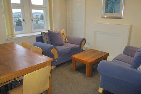 3 bedroom flat to rent, 23H Step Row, ,