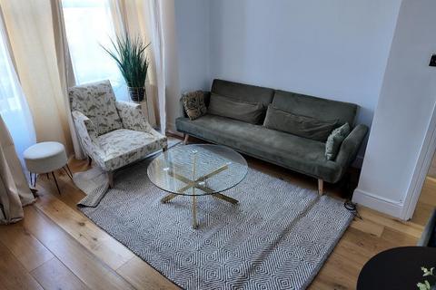 undefined, Elmdale Road, Arnos Grove, Finchley, Trent Park, Palmers Green, London, N13 4UN