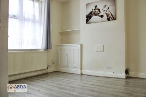 4 bedroom terraced house to rent, Mountcastle Road, Off Narborough Road, Leicester LE3