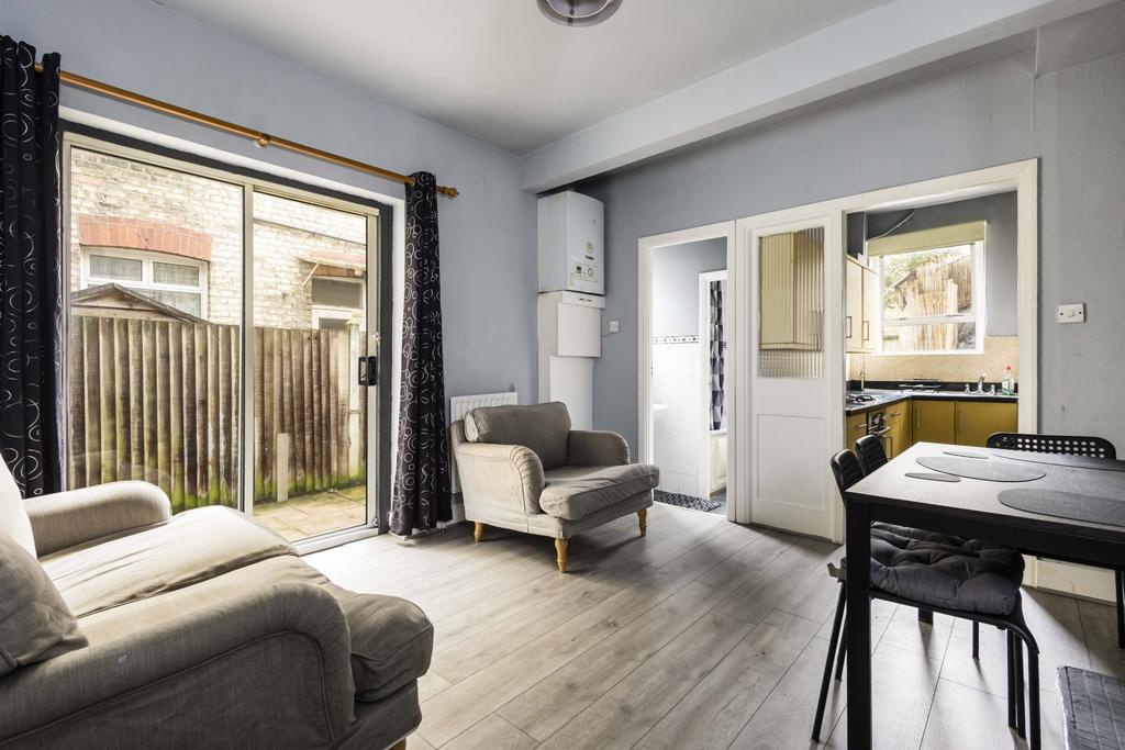 16a Ravenshurst Ave-2-Edit