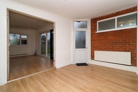 3 bedroom semi-detached house to rent, Turnbull Drive, Leicester, LE3