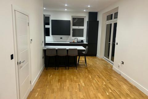 3 bedroom semi-detached house to rent, Mawney Road, Romford RM7