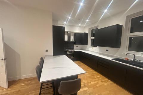 3 bedroom semi-detached house to rent, Mawney Road, Romford RM7