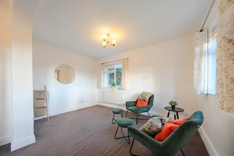 2 bedroom apartment for sale, Oakwood Court, Off Oakwood Grange Lane, Oakwood, Leeds