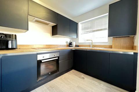 2 bedroom bungalow for sale, Westcliff Gardens, Canvey Island