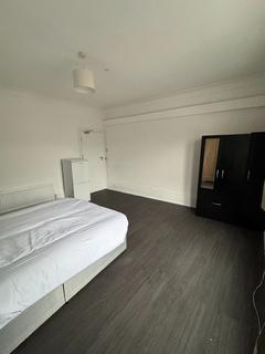 1 bedroom in a house share to rent, Westdale Road, London