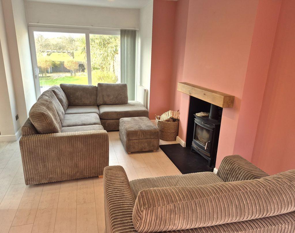 Open-plan Lounge