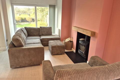 3 bedroom semi-detached house to rent, Corfe Road, Bilston