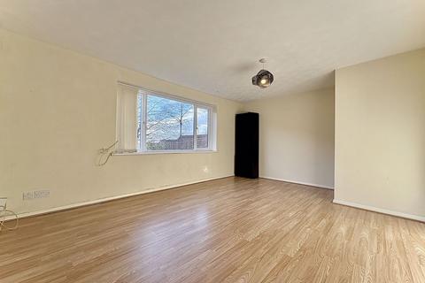 2 bedroom ground floor flat for sale, Kennedy Crescent, LOWER GORNAL, DY3 2JG