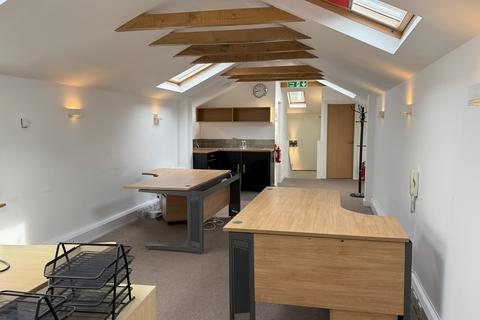 Office to rent, 3 Willow Grv Chislehurst BR7 5BN