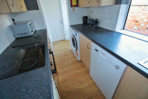 1 bedroom in a house share to rent, 96 Newland Street West, Lincoln, Lincolnshire, LN1 1PH