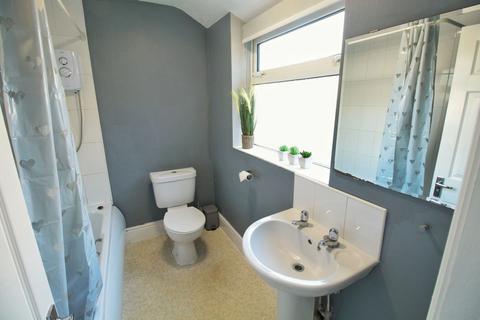 1 bedroom in a house share to rent, 96 Newland Street West, Lincoln, Lincolnshire, LN1 1PH