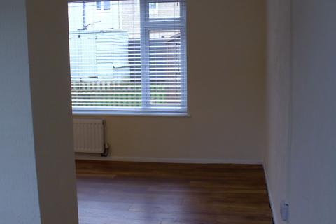 3 bedroom terraced house to rent, Bryn Glas Close, Holyhead, LL65
