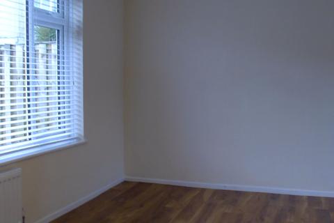 3 bedroom terraced house to rent, Bryn Glas Close, Holyhead, LL65