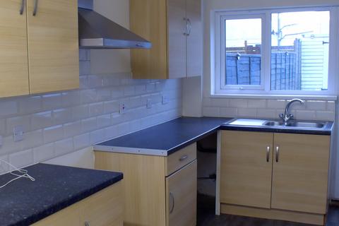 3 bedroom terraced house to rent, Bryn Glas Close, Holyhead, LL65