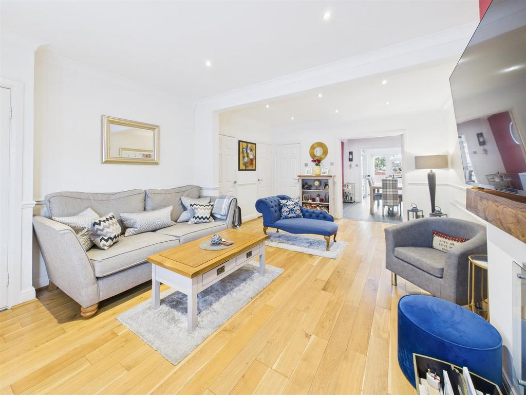 CAM05080 G0-PR0228-STILL003.jpg