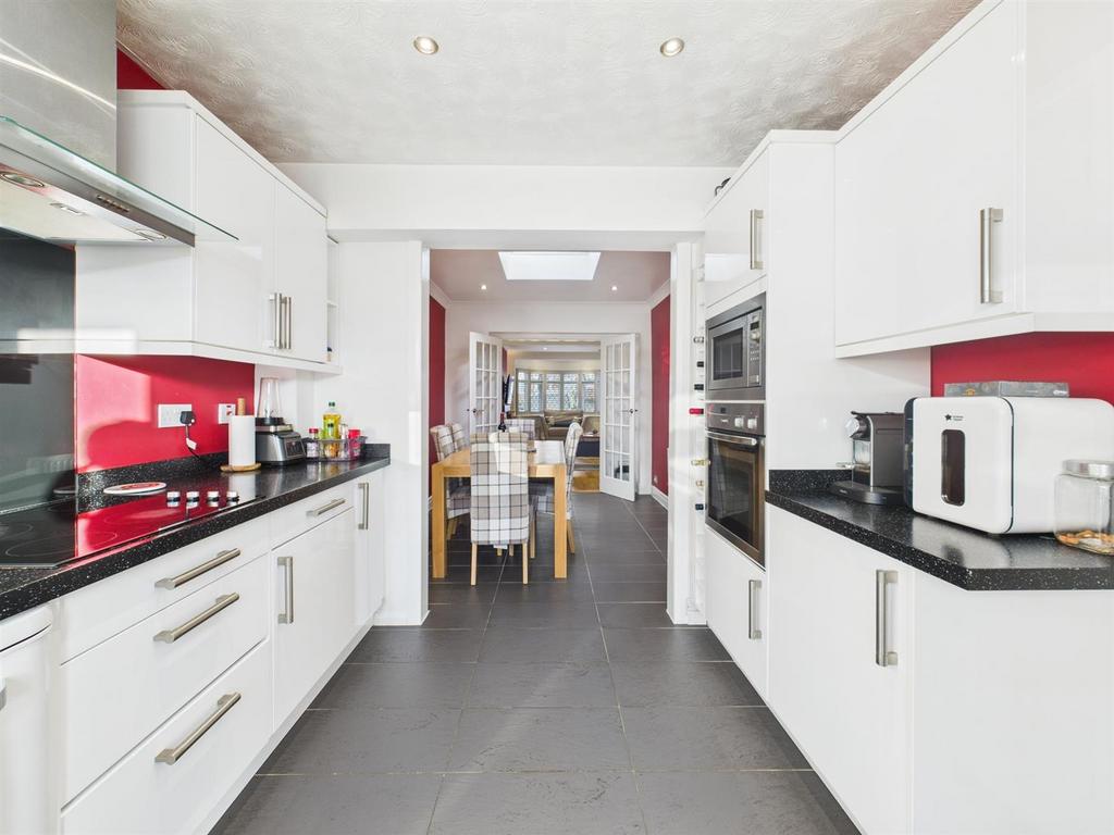 CAM05080 G0-PR0228-STILL009.jpg