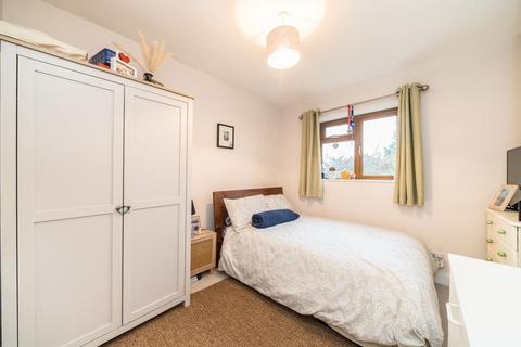 3 bedroom flat to rent, Twilley Street, London SW18