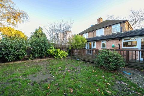 Mead Way, Bromley, Kent, BR2