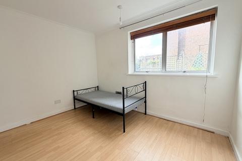 2 bedroom apartment to rent, St. Mary Le Park Court, Parkgate Road, Battersea, London, SW11