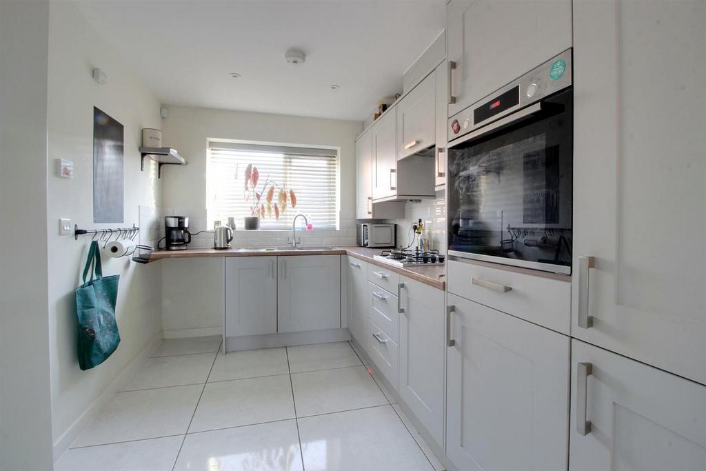 Kitchen 1.jpg