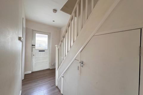 3 bedroom semi-detached house for sale, Yarwood Road, Chelmsford, CM2