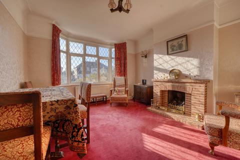 4 bedroom semi-detached house for sale, Mead Way, Bromley BR2