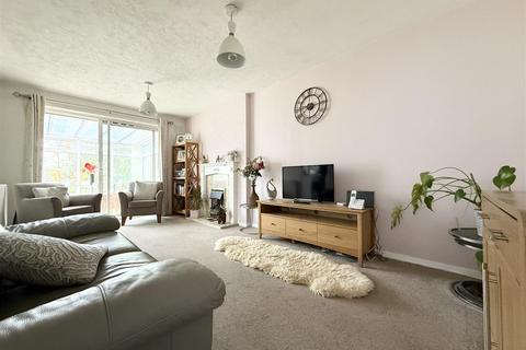 2 bedroom semi-detached bungalow for sale, Woodhouse Road, Leicester LE19
