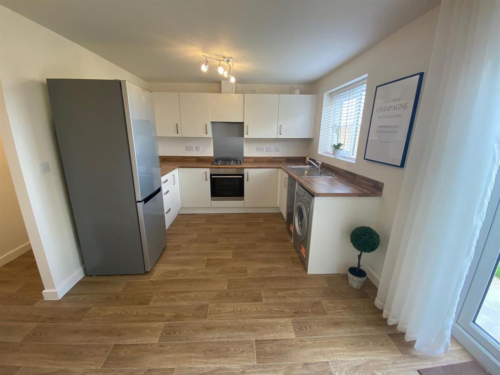 Kitchen Area.jpeg